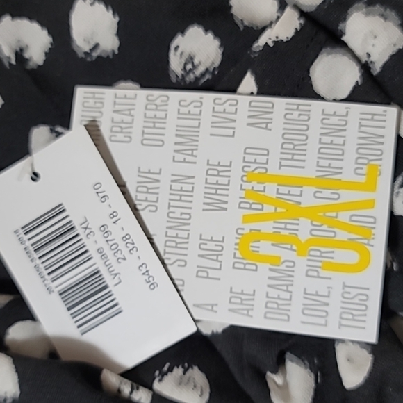 🆕️ LuLaRoe "LYNNAE" top 3XL New With Tags *Firm* black and white spots - Picture 2 of 9